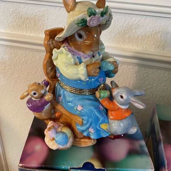 Cardinal Works Company Porcelain Bunny Rabbit Trinket Figures set of 3! - Picture 3 of 15